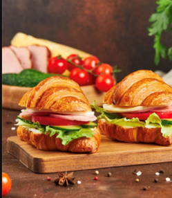 Круассан сэндвич с курицей